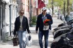 Amsterdam 2 mei 2020
Matthijs de Ligt en zijn vriendin Annekee Molenaar lopen op straat in Amsterdam zuid.
