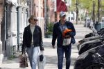 Amsterdam 2 mei 2020
Matthijs de Ligt en zijn vriendin Annekee Molenaar lopen op straat in Amsterdam zuid.