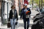 Amsterdam 2 mei 2020
Matthijs de Ligt en zijn vriendin Annekee Molenaar lopen op straat in Amsterdam zuid.