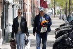 Amsterdam 2 mei 2020
Matthijs de Ligt en zijn vriendin Annekee Molenaar lopen op straat in Amsterdam zuid.