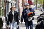 Amsterdam 2 mei 2020
Matthijs de Ligt en zijn vriendin Annekee Molenaar lopen op straat in Amsterdam zuid.