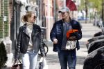 Amsterdam 2 mei 2020
Matthijs de Ligt en zijn vriendin Annekee Molenaar lopen op straat in Amsterdam zuid.