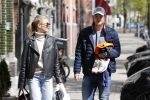 Amsterdam 2 mei 2020
Matthijs de Ligt en zijn vriendin Annekee Molenaar lopen op straat in Amsterdam zuid.