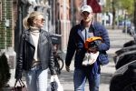 Amsterdam 2 mei 2020
Matthijs de Ligt en zijn vriendin Annekee Molenaar lopen op straat in Amsterdam zuid.