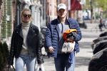 Amsterdam 2 mei 2020
Matthijs de Ligt en zijn vriendin Annekee Molenaar lopen op straat in Amsterdam zuid.