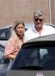 Noordwijk 12 juni 2020
Albert Barnhoorn en zijn dochter Nathalie Barnhoorn arriveren bij haar Appartement. Het verhaal dat zij een relatie met Dirk Kuyt zou hebben klopt helemaal niet.