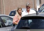 Noordwijk 12 juni 2020
Albert Barnhoorn en zijn dochter Nathalie Barnhoorn arriveren bij haar Appartement. Het verhaal dat zij een relatie met Dirk Kuyt zou hebben klopt helemaal niet.