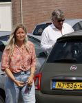 Noordwijk 12 juni 2020
Albert Barnhoorn en zijn dochter Nathalie Barnhoorn arriveren bij haar Appartement. Het verhaal dat zij een relatie met Dirk Kuyt zou hebben klopt helemaal niet.