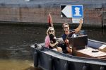 Amsterdam 21 mei 2020
Nicolette v dam en Bas Smit varen met dochters op de boot door de Amsterdamse grachten.