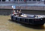 Amsterdam 21 mei 2020
Nicolette v dam en Bas Smit varen met dochters op de boot door de Amsterdamse grachten.