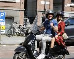Amsterdam 9  mei 2020
Patrick Singels met zijn vrouw Corine op de scooter.