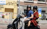 Amsterdam 9  mei 2020
Patrick Singels met zijn vrouw Corine op de scooter.