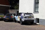 Harlingen 28 mei 2020
Piet Paulusma voor zijn huis in Harlingen.