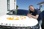 Harlingen 28 mei 2020
Piet Paulusma voor zijn huis in Harlingen.