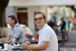Amsterdam 31 mei 2020
Quincy Schellevis met zijn vrouw op terras in de cornelis schuytstraat