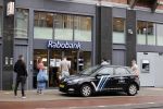 Amsterdam 11 juni 2020
Mensen aan het wachten bij rabobank