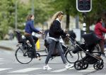 Amsterdam 2 mei 2020
Renee Gunning achter de kinderwagen.