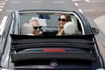 Amsterdam 23 mei 2020
Robert Schoemacher met zijn vrouw Claudia in hun fiat 500 cabrio.