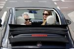 Amsterdam 23 mei 2020
Robert Schoemacher met zijn vrouw Claudia in hun fiat 500 cabrio.