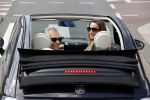 Amsterdam 23 mei 2020
Robert Schoemacher met zijn vrouw Claudia in hun fiat 500 cabrio.