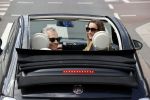 Amsterdam 23 mei 2020
Robert Schoemacher met zijn vrouw Claudia in hun fiat 500 cabrio.