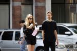 Amsterdam 23 mei 2020
Romee Strijd en haar man  Laurens van Leeuwen in Amsterdam zuid.