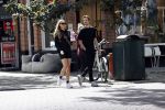 Amsterdam 23 mei 2020
Romee Strijd en haar man  Laurens van Leeuwen in Amsterdam zuid.