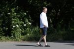 Naarden 9 mei 2020
Ronald Koeman wandelend op straat een paar dagen na zijn ziekenhuis opname