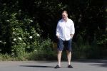Naarden 9 mei 2020
Ronald Koeman wandelend op straat een paar dagen na zijn ziekenhuis opname