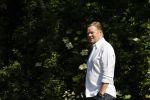 Naarden 9 mei 2020
Ronald Koeman wandelend op straat een paar dagen na zijn ziekenhuis opname