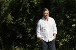 Naarden 9 mei 2020
Ronald Koeman wandelend op straat een paar dagen na zijn ziekenhuis opname