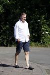 Naarden 9 mei 2020
Ronald Koeman wandelend op straat een paar dagen na zijn ziekenhuis opname