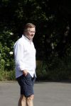 Naarden 9 mei 2020
Ronald Koeman wandelend op straat een paar dagen na zijn ziekenhuis opname