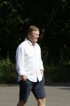Naarden 9 mei 2020
Ronald Koeman wandelend op straat een paar dagen na zijn ziekenhuis opname