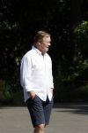 Naarden 9 mei 2020
Ronald Koeman wandelend op straat een paar dagen na zijn ziekenhuis opname