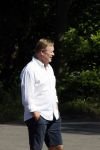 Naarden 9 mei 2020
Ronald Koeman wandelend op straat een paar dagen na zijn ziekenhuis opname