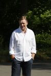 Naarden 9 mei 2020
Ronald Koeman wandelend op straat een paar dagen na zijn ziekenhuis opname