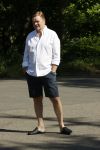Naarden 9 mei 2020
Ronald Koeman wandelend op straat een paar dagen na zijn ziekenhuis opname