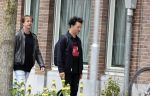 Amsterdam 24 mei 2020
Rop Verheijen met zijn partner op straat in Amsterdam zuid.