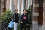 Amsterdam 24 mei 2020
Rop Verheijen met zijn partner op straat in Amsterdam zuid.