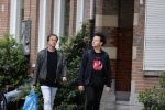 Amsterdam 24 mei 2020
Rop Verheijen met zijn partner op straat in Amsterdam zuid.