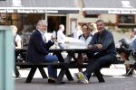 Amsterdam 27 mei 2020
Ruud Gullit Karin de Rooij en Mark Teurlings op terras.