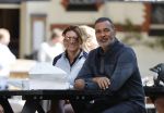 Amsterdam 27 mei 2020
Ruud Gullit Karin de Rooij en Mark Teurlings op terras.