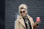 Amsterdam 15 mei 2020
Tatjana drinkt kopje koffie op de beethovenstraat