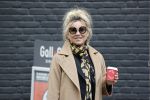 Amsterdam 15 mei 2020
Tatjana drinkt kopje koffie op de beethovenstraat