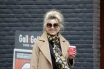 Amsterdam 15 mei 2020
Tatjana drinkt kopje koffie op de beethovenstraat