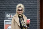 Amsterdam 15 mei 2020
Tatjana drinkt kopje koffie op de beethovenstraat