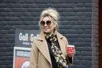 Amsterdam 15 mei 2020
Tatjana drinkt kopje koffie op de beethovenstraat