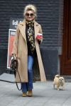 Amsterdam 15 mei 2020
Tatjana drinkt kopje koffie op de beethovenstraat