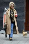 Amsterdam 15 mei 2020
Tatjana drinkt kopje koffie op de beethovenstraat